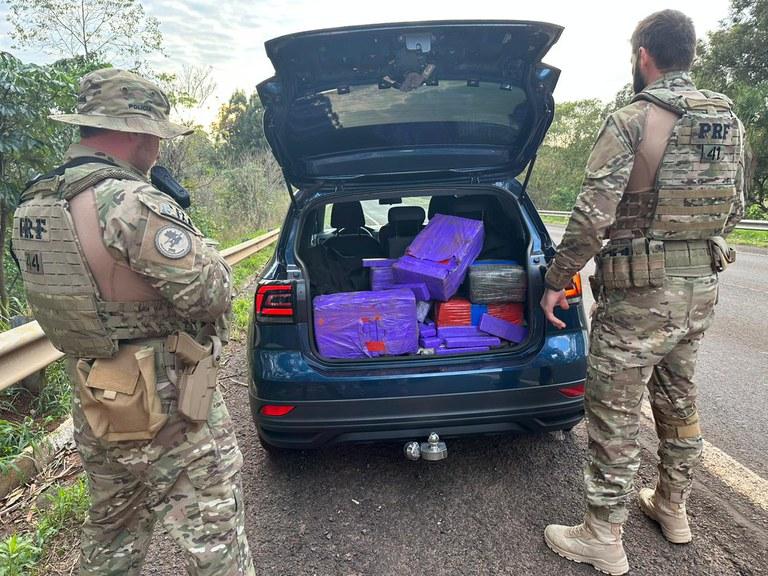 Após fuga, PRF apreende mais de 400 quilos de maconha