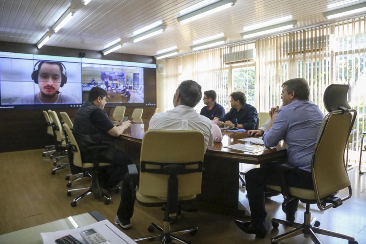 Empresários do ramo de telecomunicações explanam projetos de expansão dos serviços