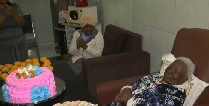 Brasil – Idosa comemora aniversário de 117 anos ao lado da irmã de 107 anos