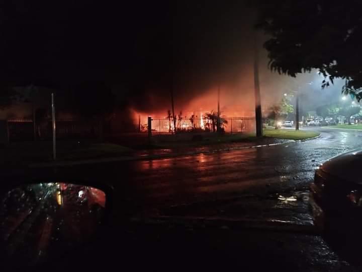 Lanchonete fica destruída durante explosão no centro de Tupãssi