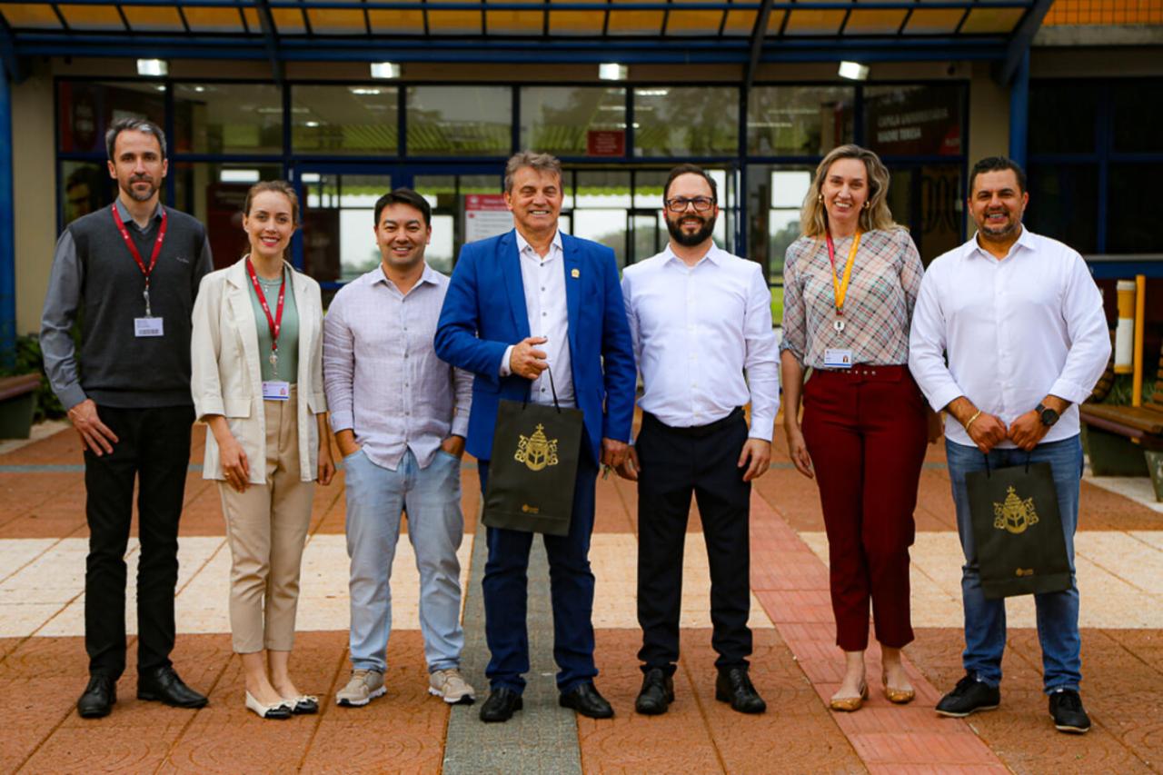 PUCPR Toledo recebe visita do prefeito e do presidente da Câmara Municipal de Toledo