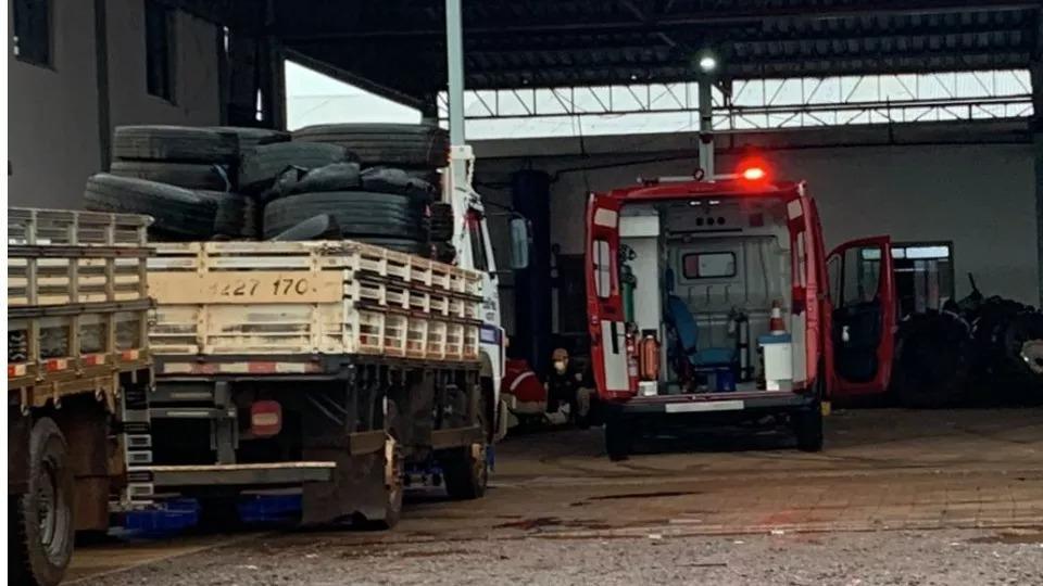 Trabalhador resulta com fratura exposta ao ser atingido por pneu de trator às margens da BR 467