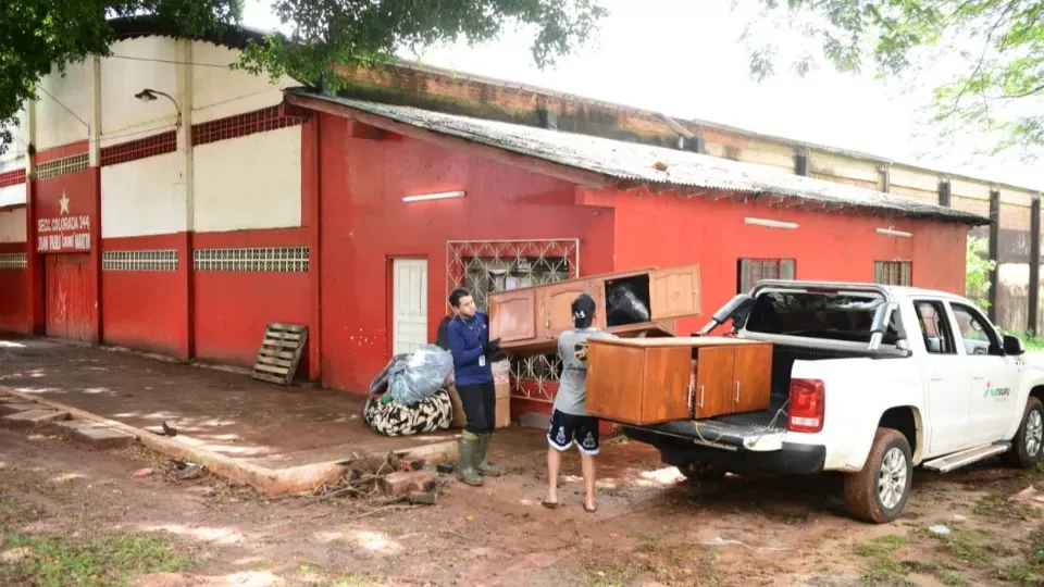 60 famílias de dois bairros alagados na Cidade do Leste são evacuadas