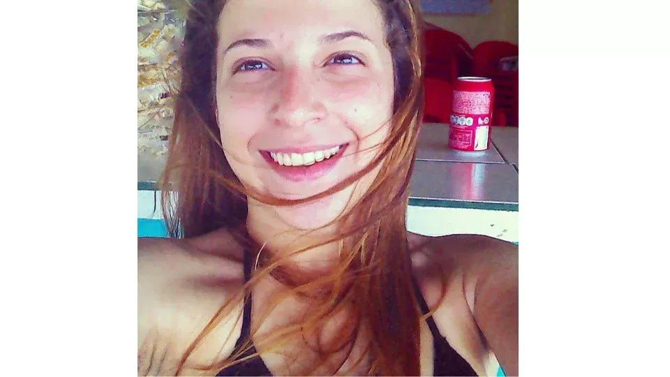 Jovem é morta pelo ex-namorado com tiro após sair do trabalho