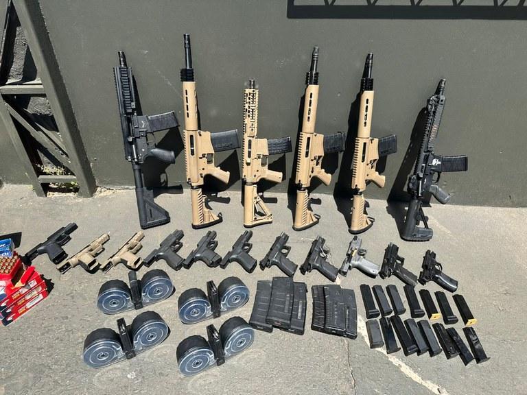 PF, PRF, PM e RFB apreendem mais de 12 toneladas de maconha, fuzis, pistolas e munições no Paraná