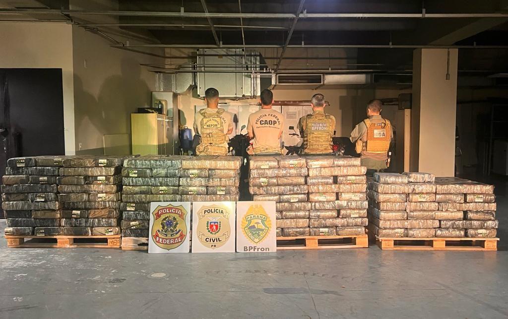 BPFRON, Polícia Civil e Polícia Federal apreendem 2,4 toneladas de drogas em Guaíra-PR