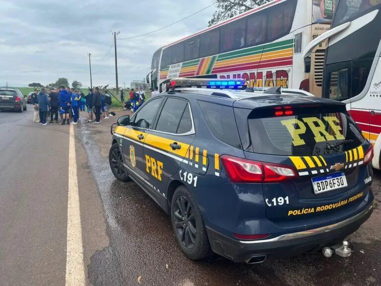 Corbélia – Ônibus com torcedores do Boca Juniors é retido por superlotação na BR-369