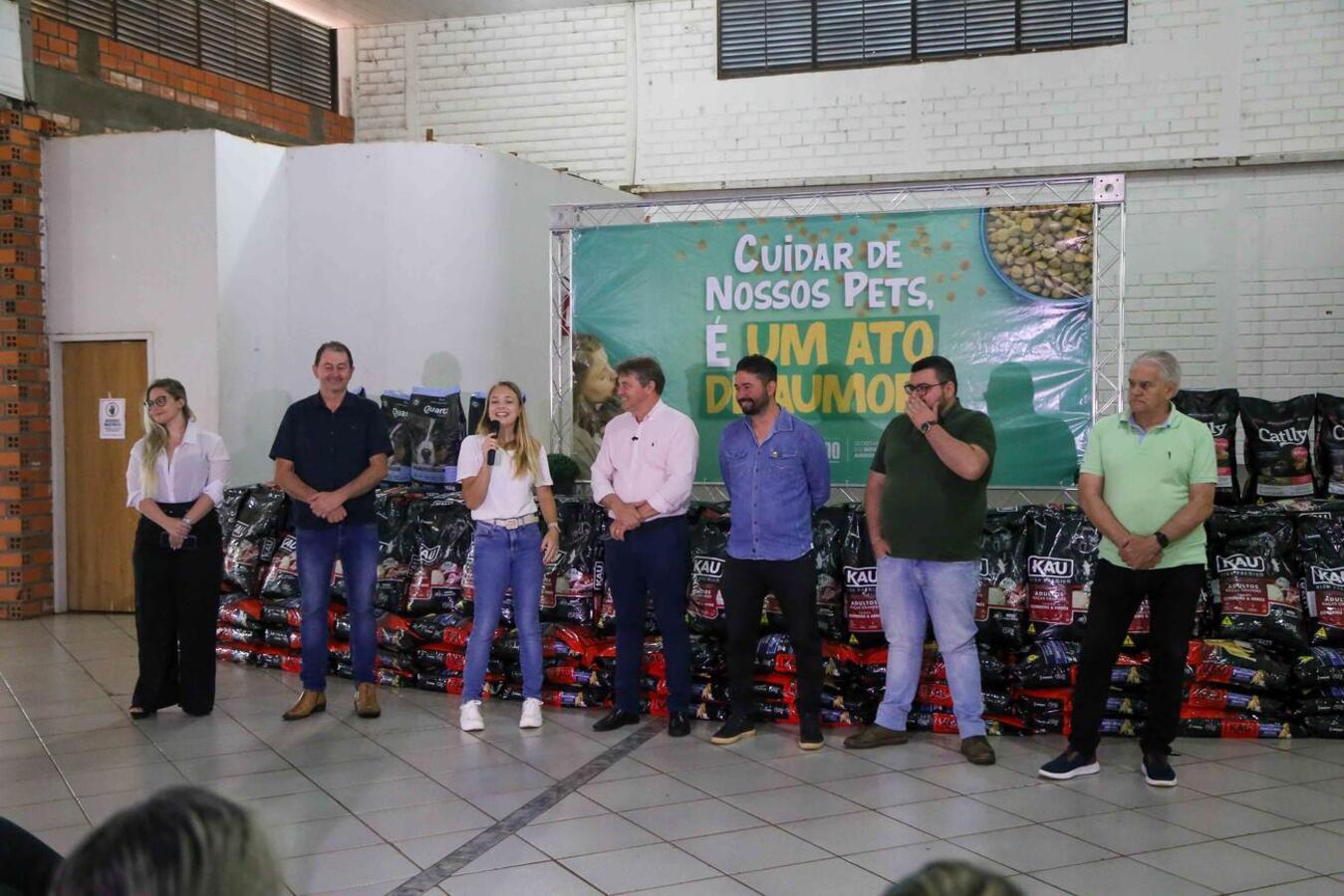 Evento lança o Banco de Ração e a primeira entrega às protetoras é realizada