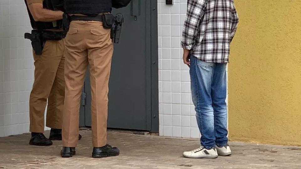 Homem chama adolescente para gravar vídeos pornográficos e acaba preso em Cascavel