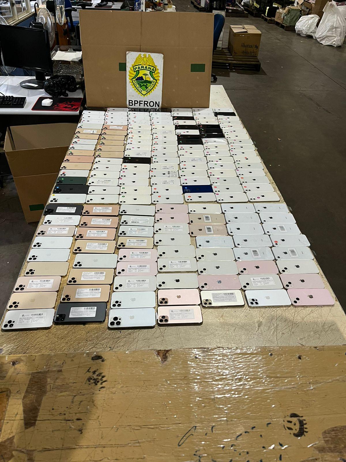 BPFRON apreende veículo carregado com mais de 100 iphones em Foz do Iguaçu - PR