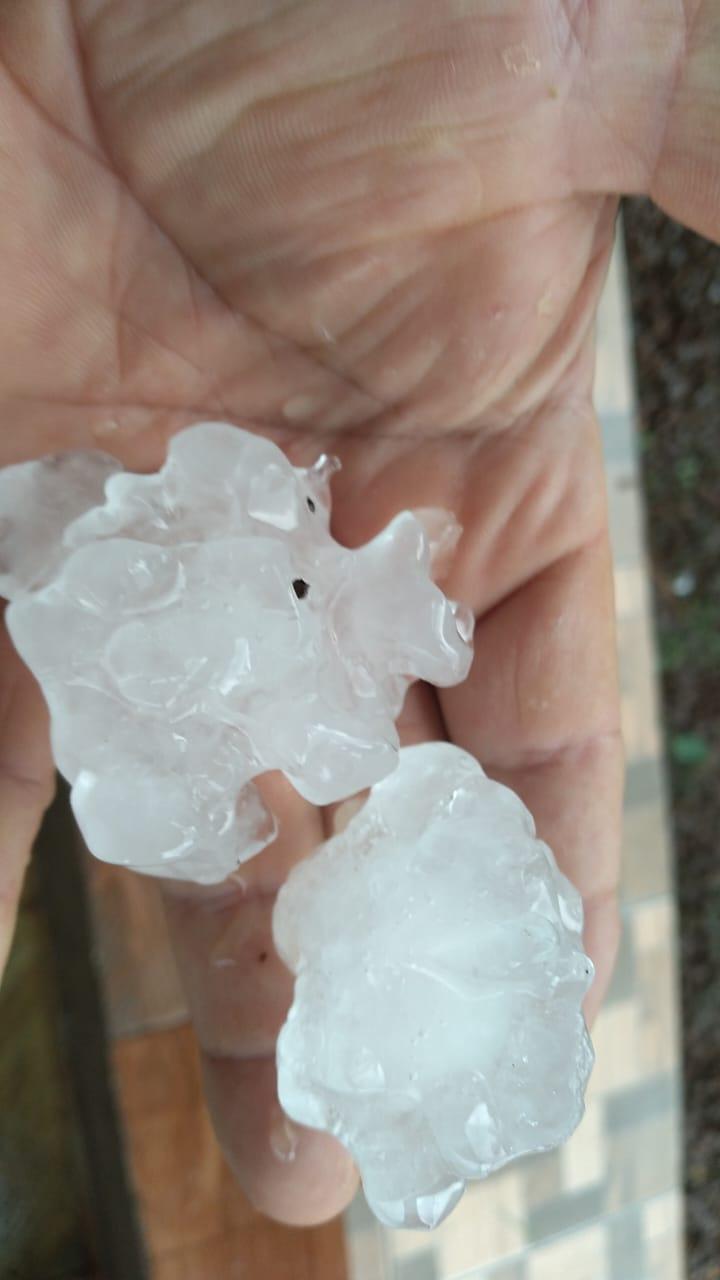 Chuva de granizo provoca estragos em Serranópolis, Céu Azul e Matelândia