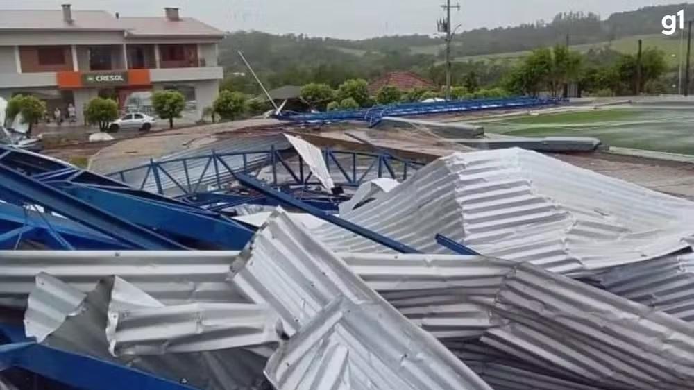 Chuva provoca estragos e deixa 227 mil clientes do RS sem luz