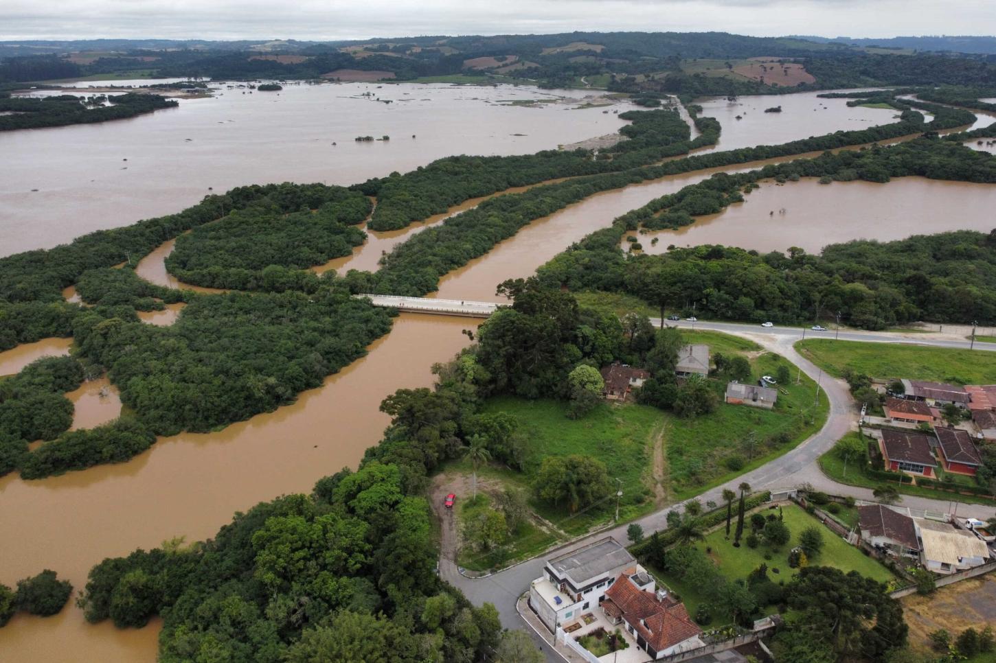 Ciclone extratropical deverá atingir Região Sul na véspera do Natal, diz Inmet