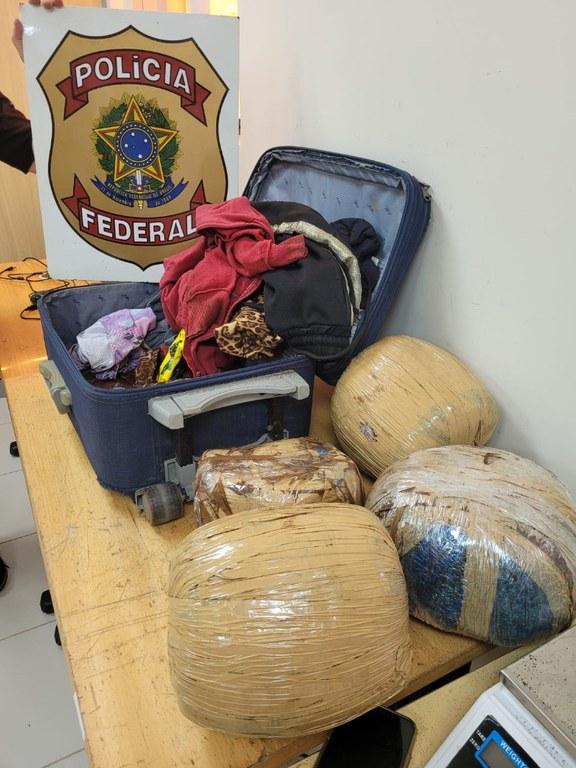 PF apreende maconha em ônibus na aduana da Ponte Internacional da Amizade