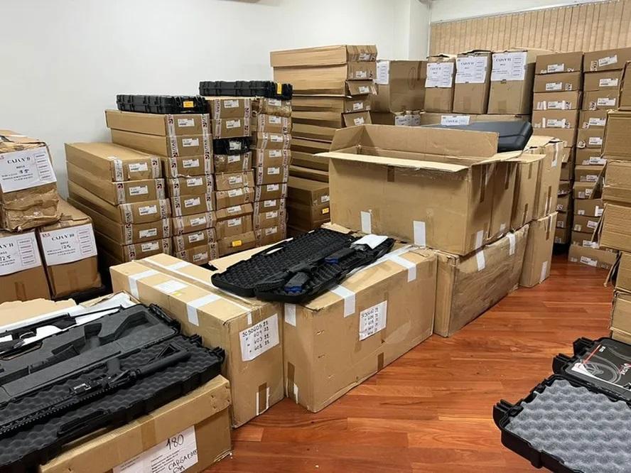 PF faz megaoperação contra grupo que vendeu 43 mil armas a facções brasileiras