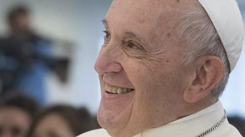 Vaticano autoriza oficialmente e pela primeira vez bênção a casais do mesmo sexo