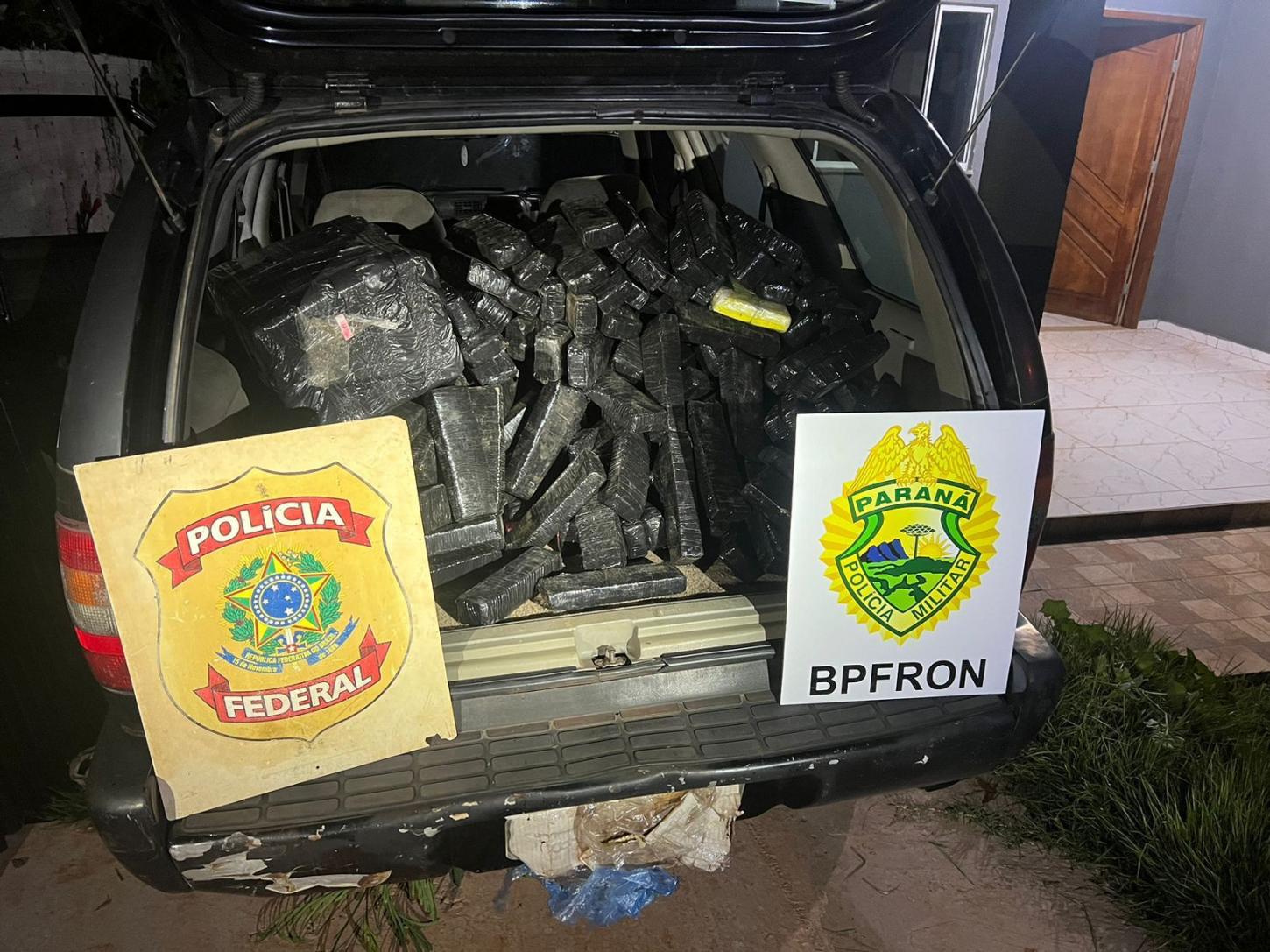 BPFRON e Polícia Federal apreendem 276 kg de substância análoga a maconha em Foz do Iguaçu-PR