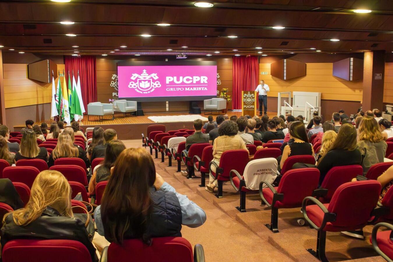 Governo municipal prestigia, na PUCPR/Toledo, abertura oficial do 3º SILA