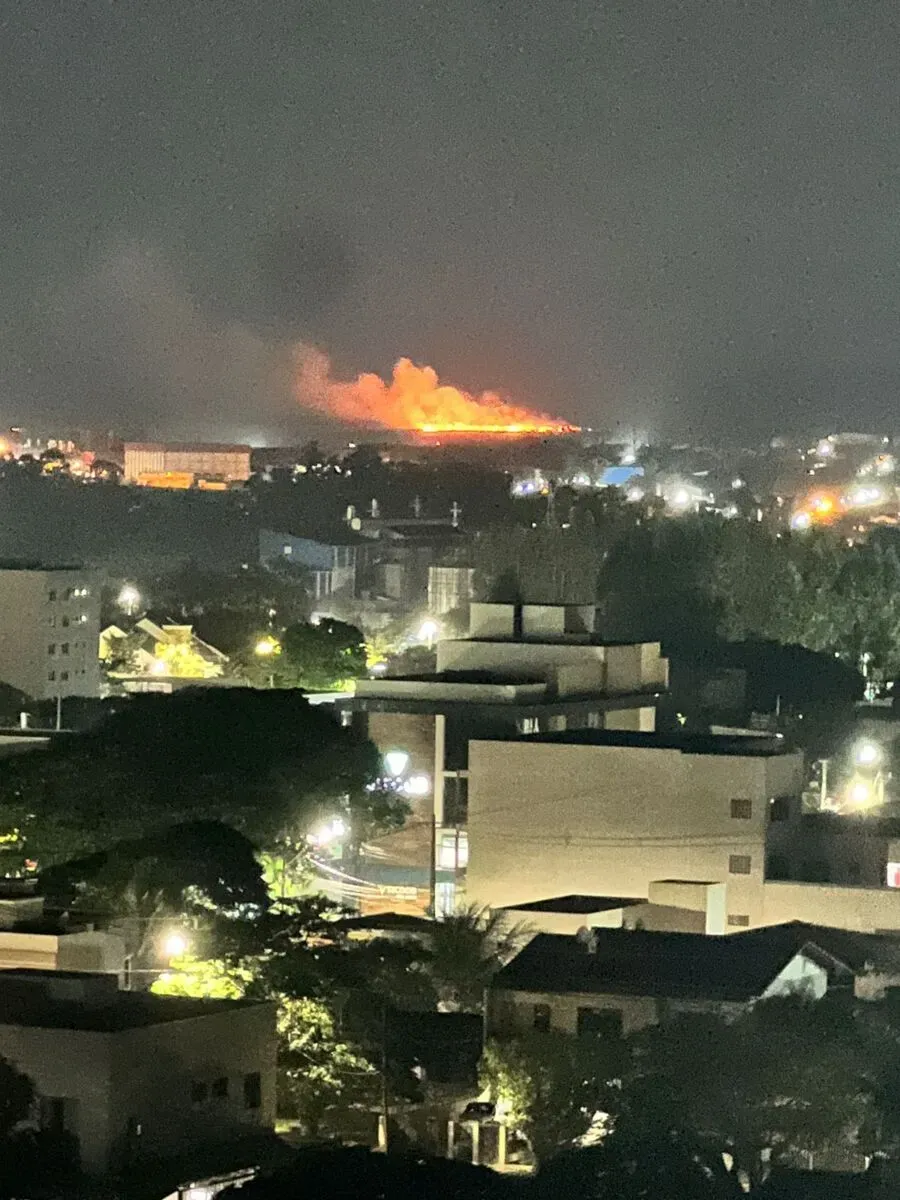 Bombeiros combatem incêndio nesta noite de segunda-feira em Marechal Cândido Rondon