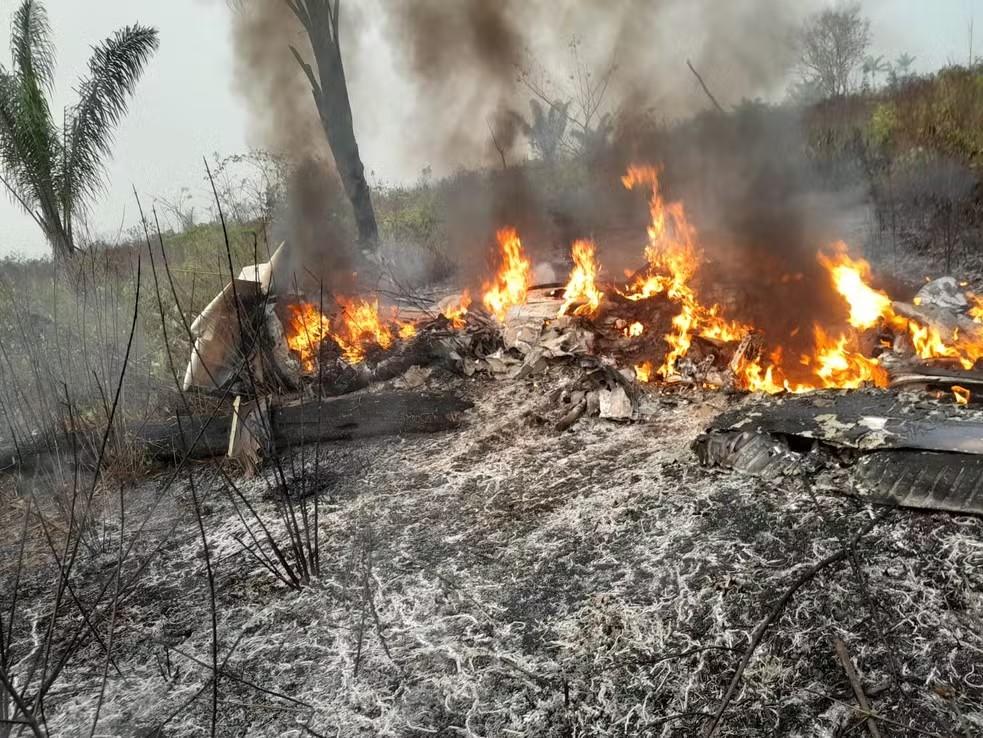 Avião cai e deixa 5 mortos na zona rural de Mato Grosso