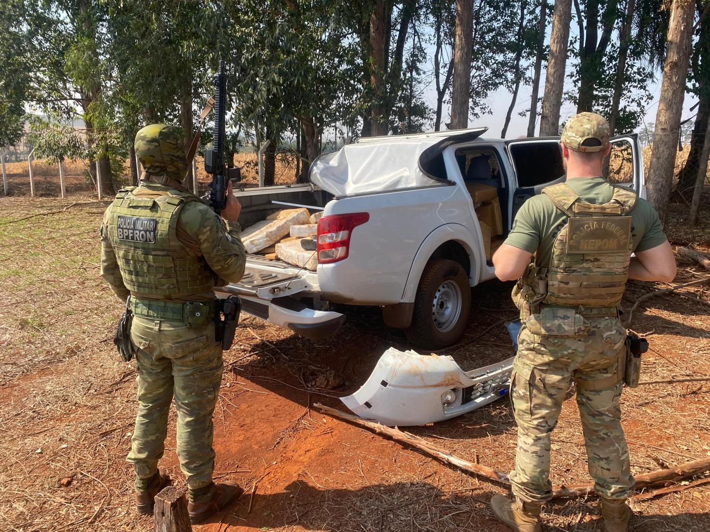 BPFRON, BOPE e PF apreendem veículo carregado com 644 kg de substância análoga à maconha em Guaíra-PR
