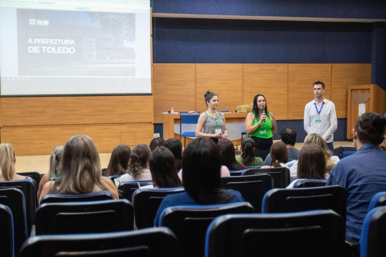 Educação de Toledo ganha reforço com a posse de 100 novos servidores