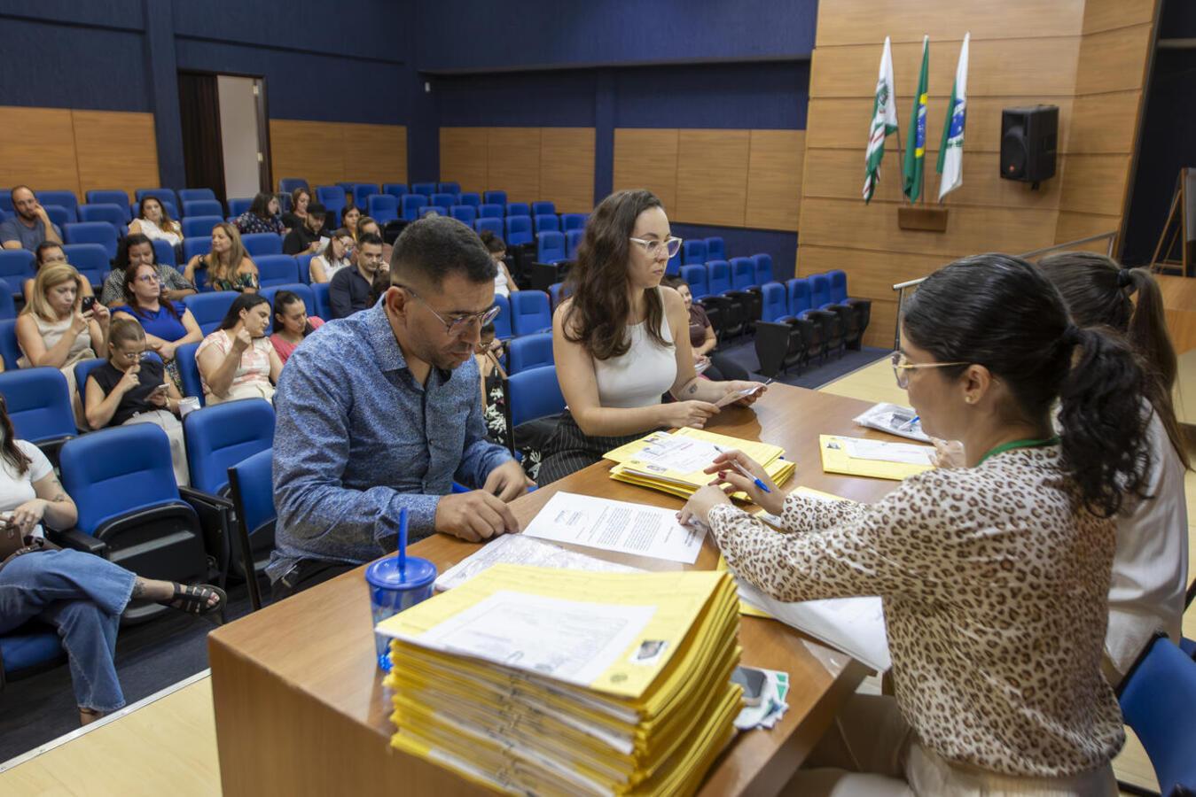 Prefeitura de Toledo dá posse a 37 novos servidores; destes, 20 são Padi´s