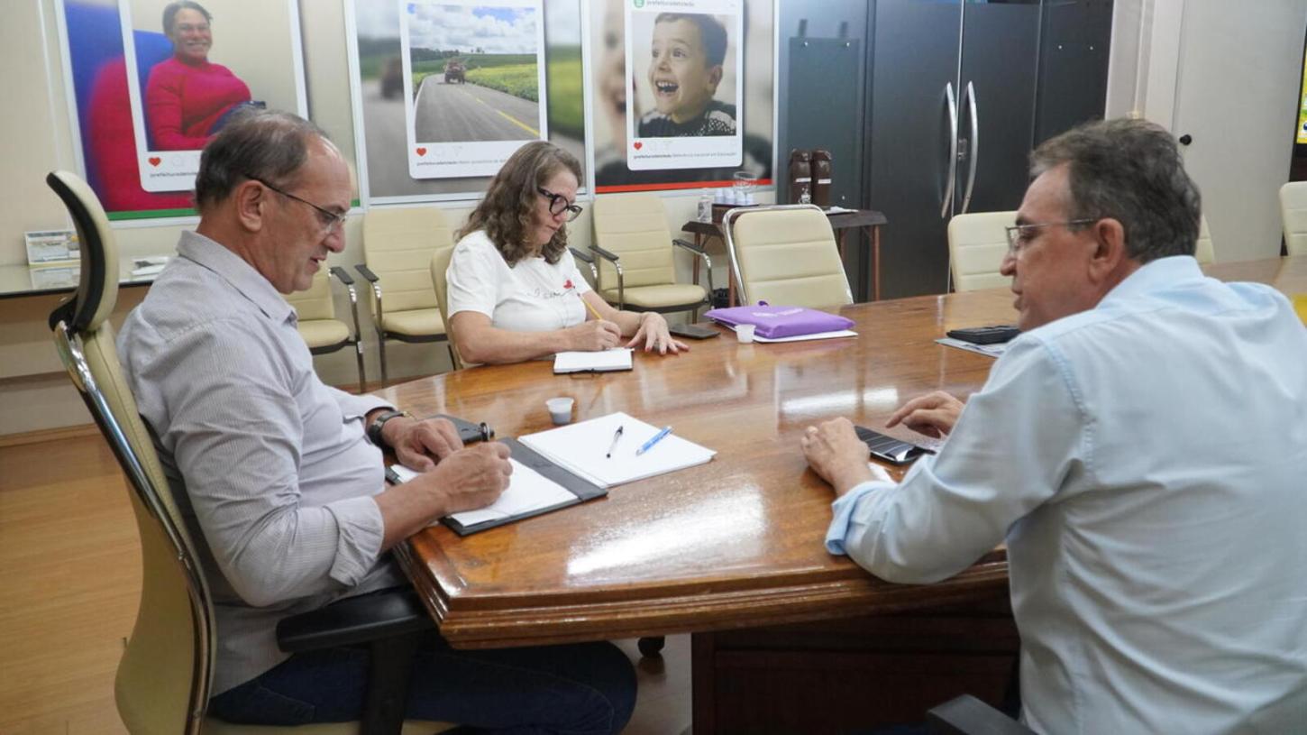 Prefeitura reforça relação com Núcleo Regional de Educação