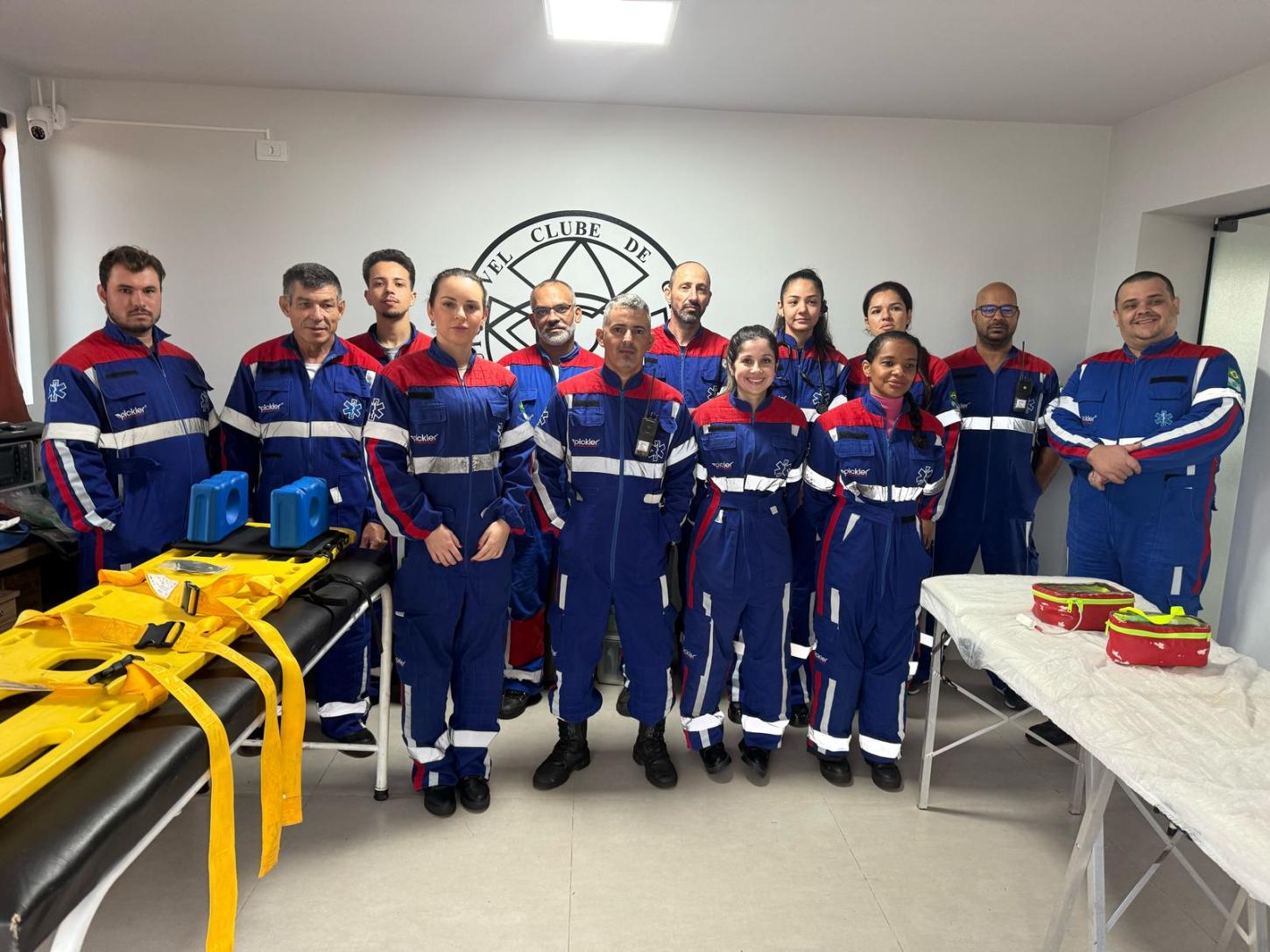 Equipe de serviço médico recebe treinamento para atuar no moto 1000GP