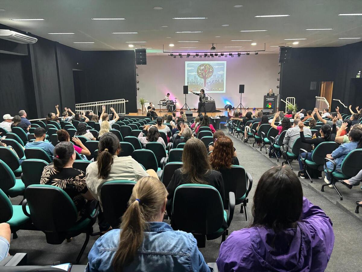 Segundo encontro da “Escola de Pais” aborda crianças típicas e atípicas