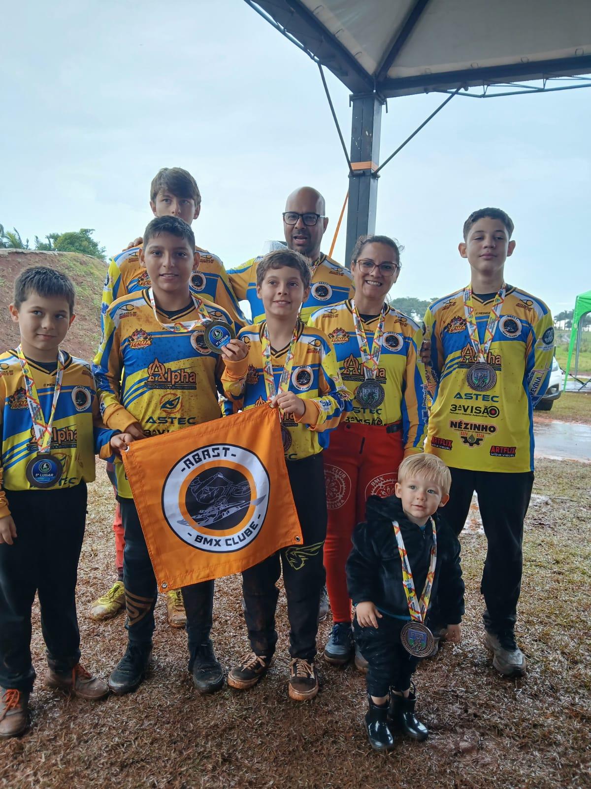 Abast BMX Clube de Toledo domina a chuva em Mercedes