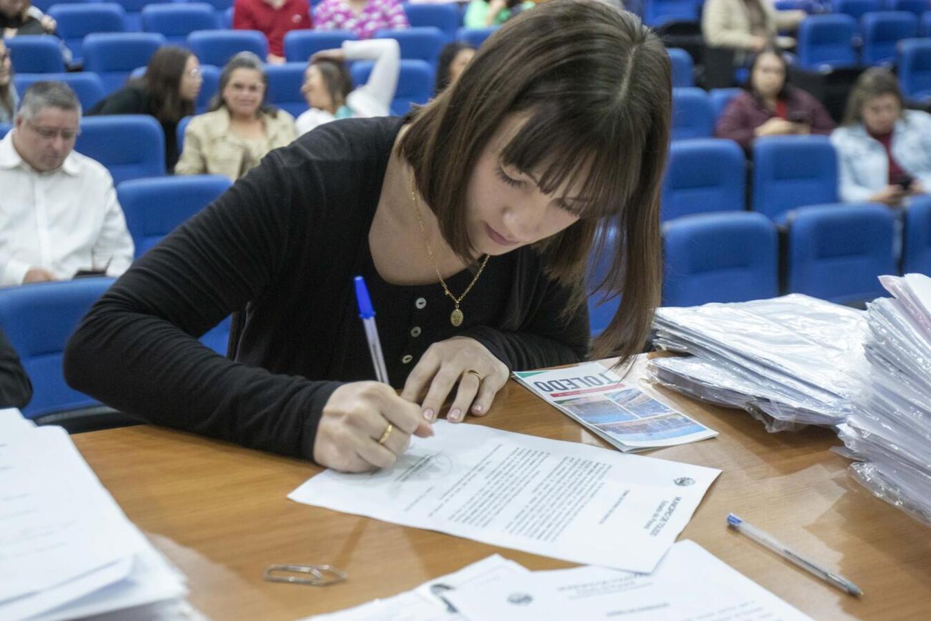 Educação celebra a marca de 385 novos professores em cerimônia de posse