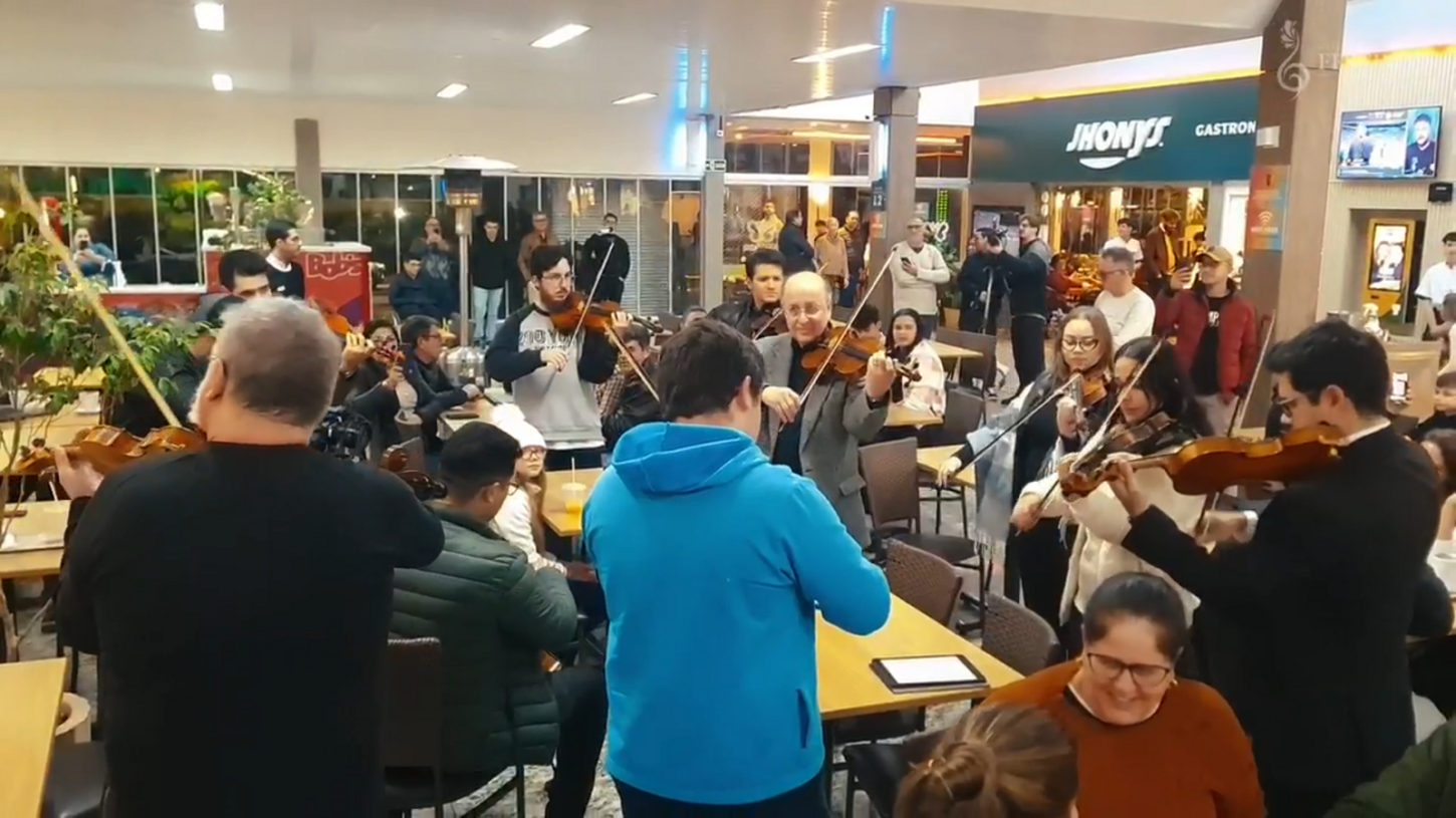 Apresentação surpresa leva música clássica ao Shopping Panambi