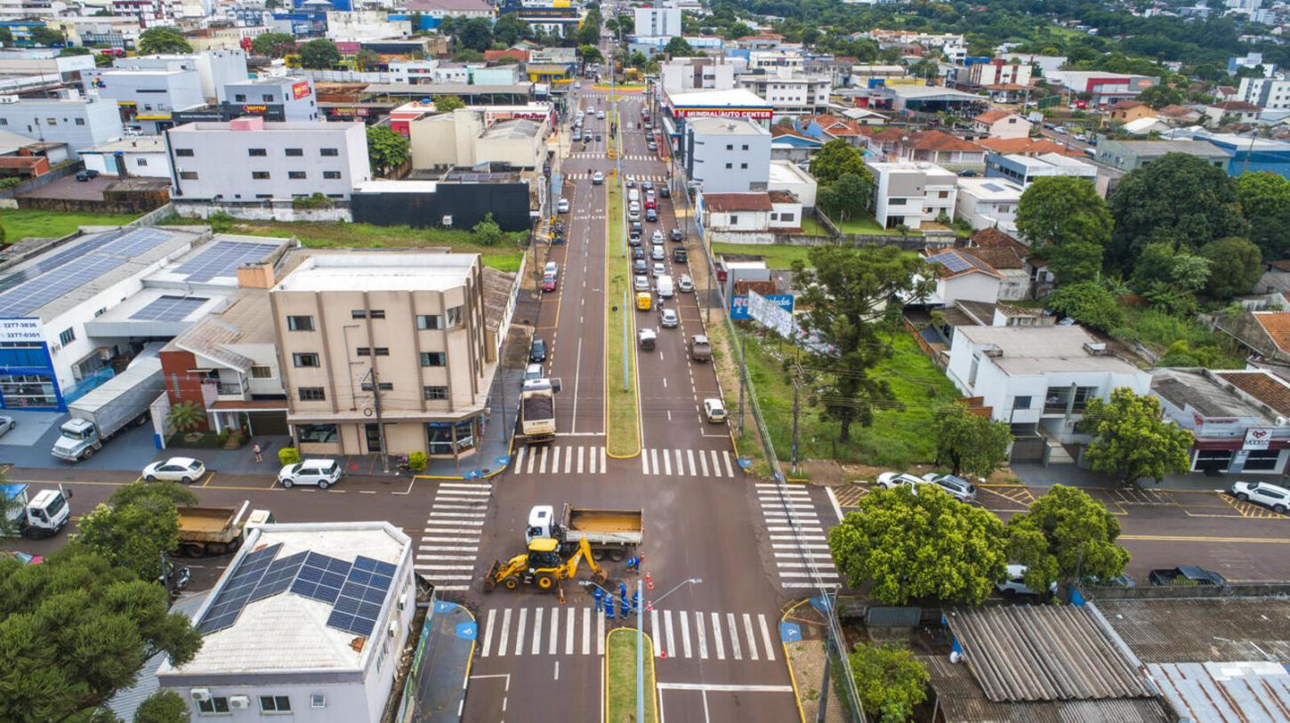 Trecho da Avenida Senador Attilio Fontana, no Centro, é bloqueado para obra