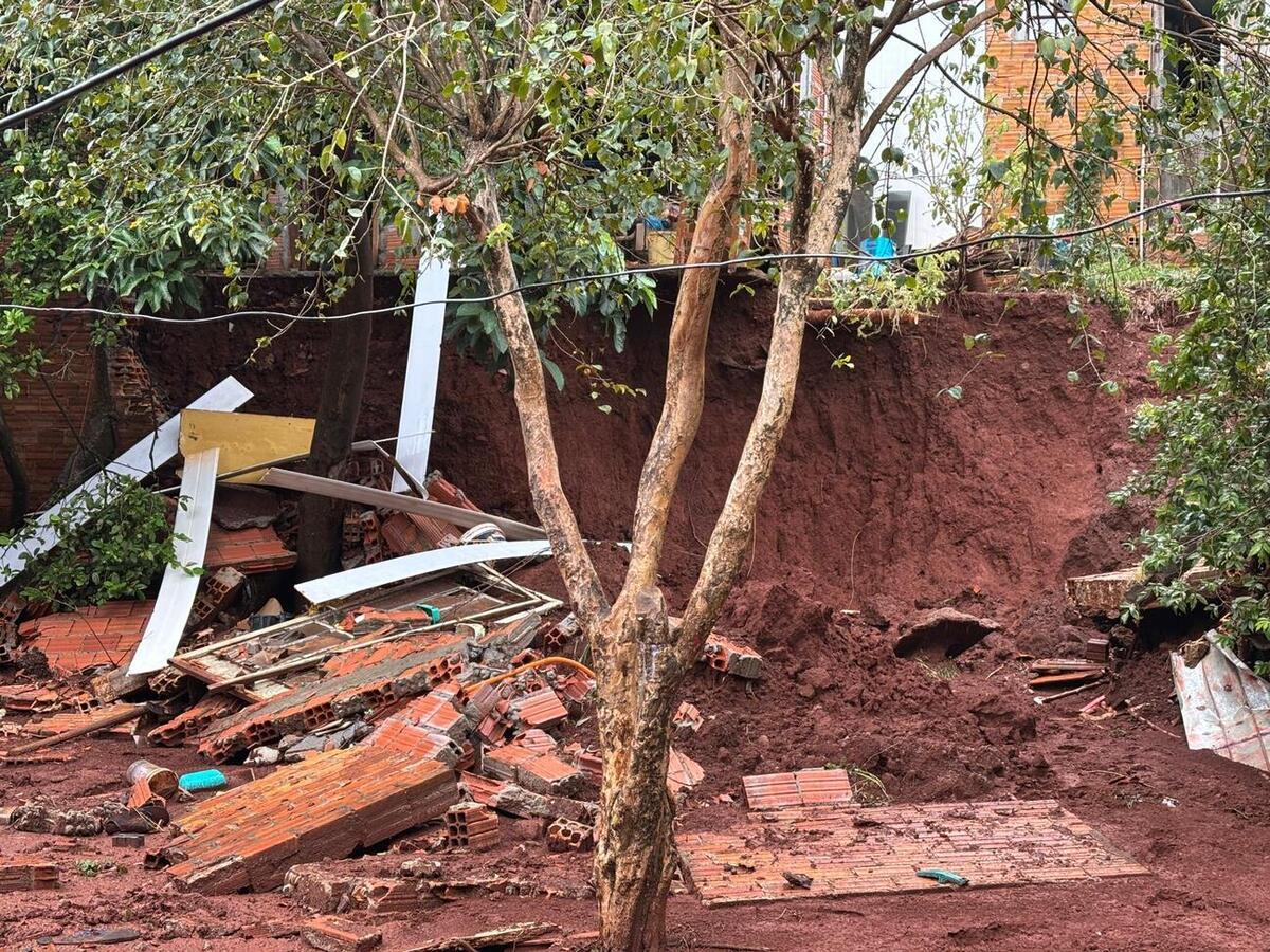 Casas são interditadas no Santa Clara IV e Defesa Civil presta atendimento