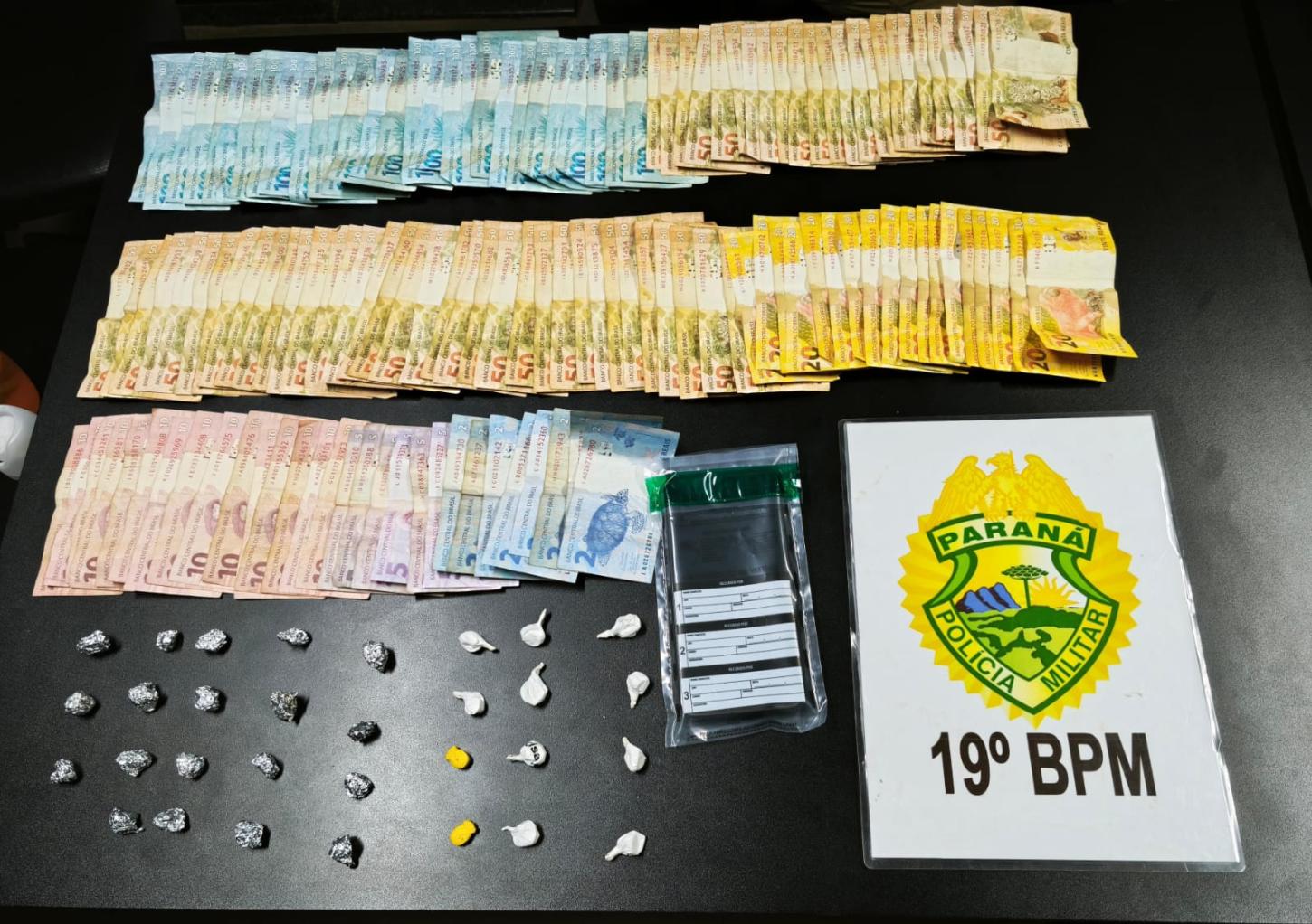 Mulher é presa por tráfico com crack, cocaína, ecstasy e mais de R$ 6 mil em dinheiro no Pinheirinho