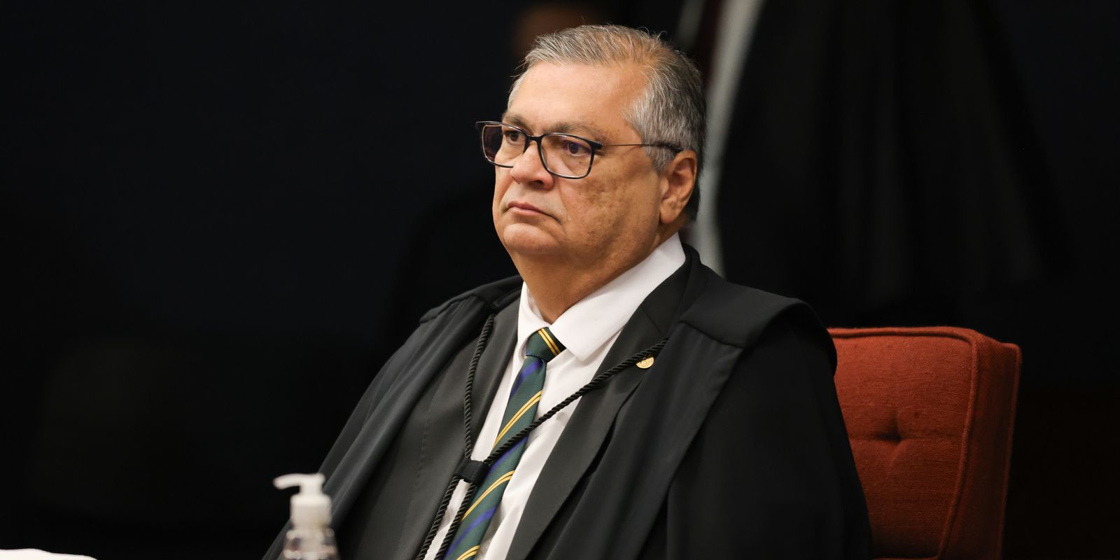 Dino abre apuração sobre emendas para produtora do filme de Bolsonaro