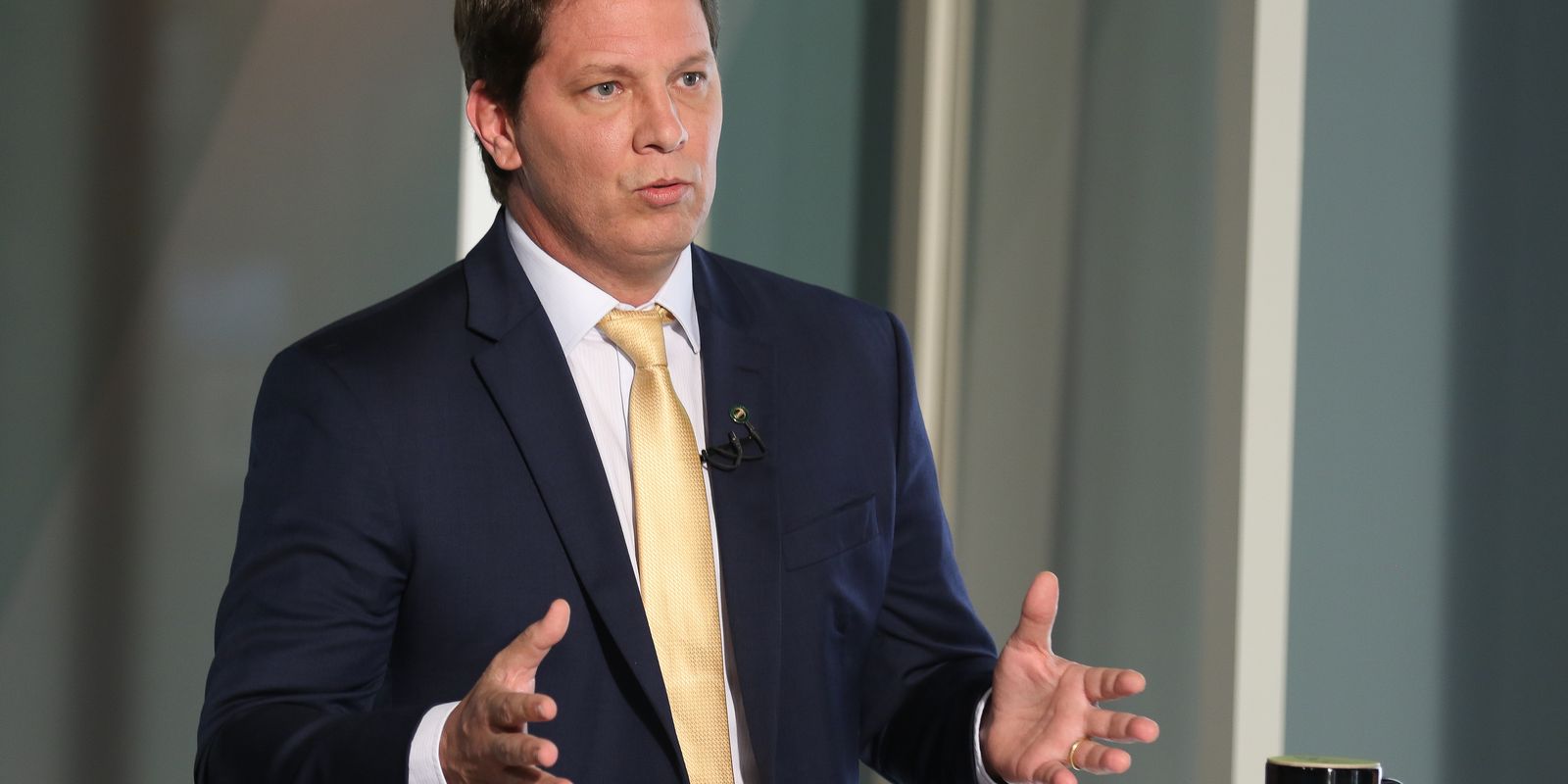 STF não consegue notificar Mário Frias sobre filme de Bolsonaro