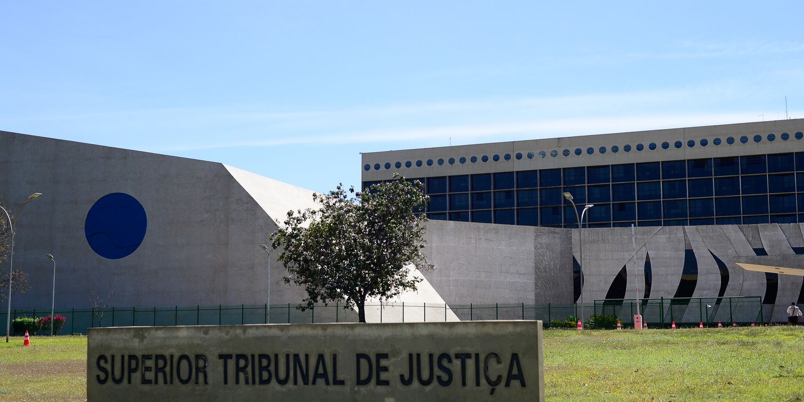 STJ abre investigação por uso de prompts para fraudar processos