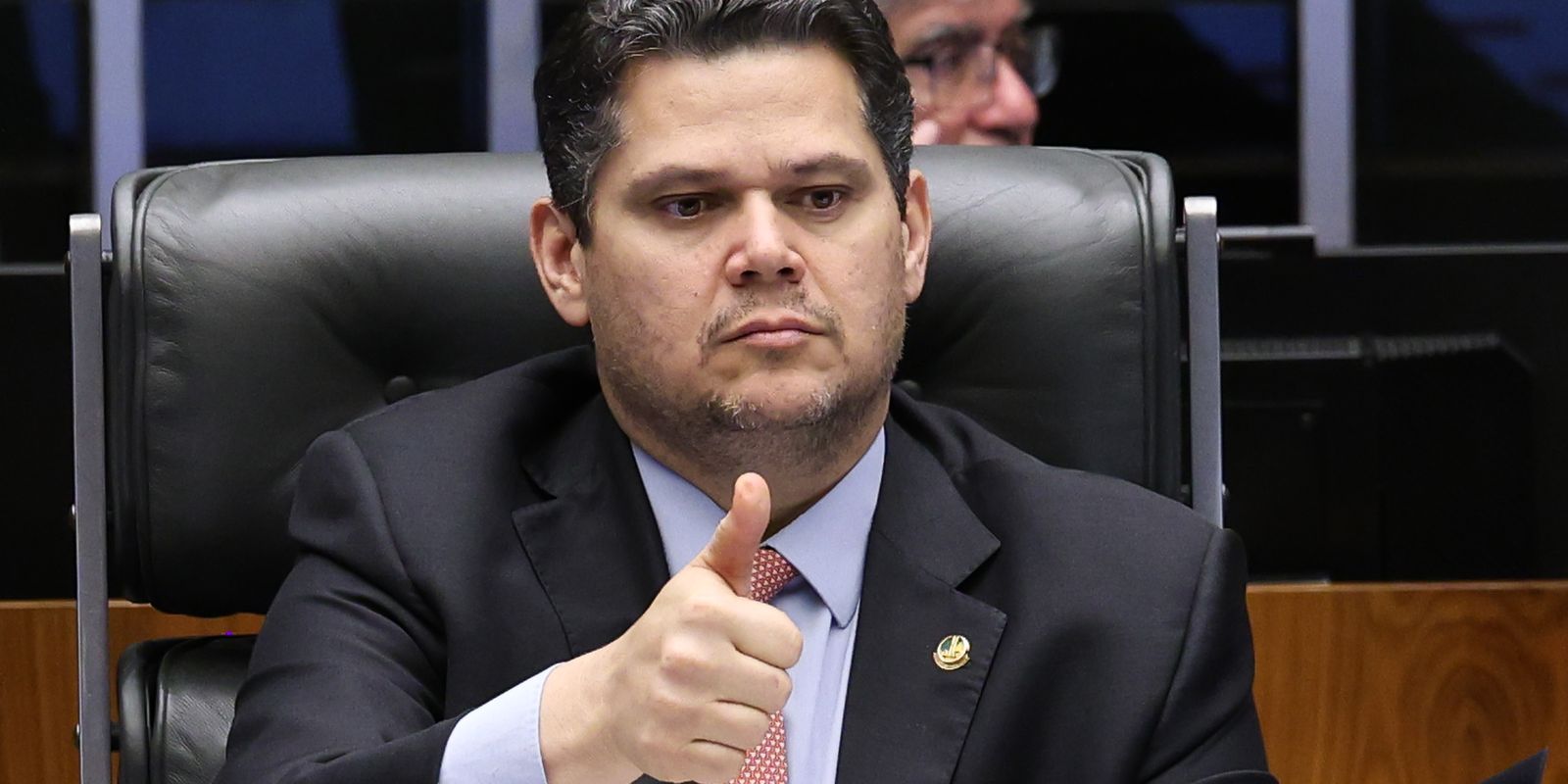 Alcolumbre sugere “melhorar” 6x1 e quer passar PEC por comissões