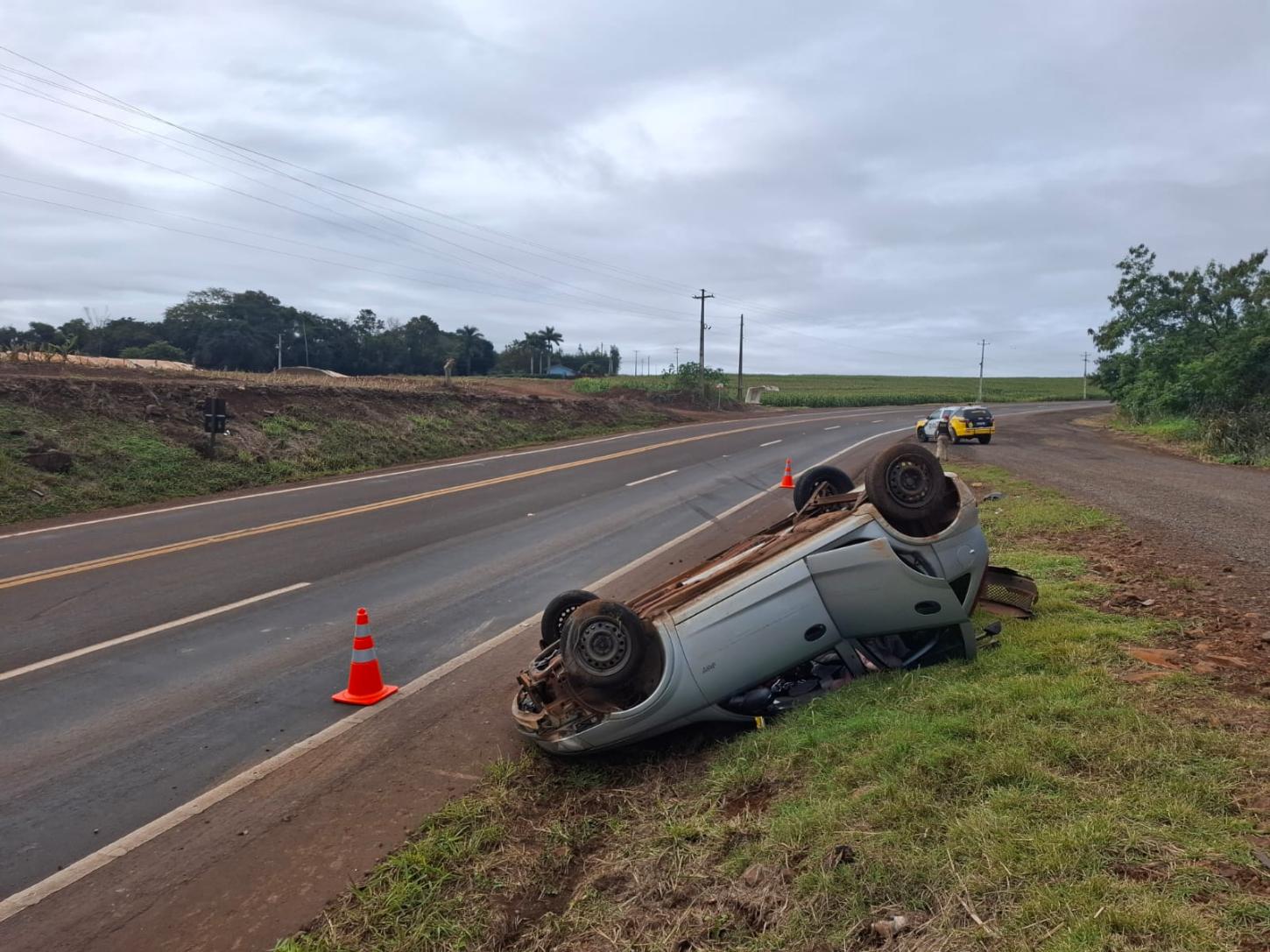 Capotamento deixa cinco pessoas feridas na PRC-467, em Marechal Cândido Rondon