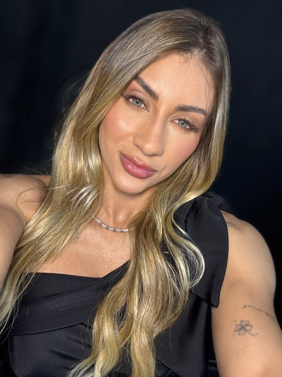 Carol Krichak concorre ao título de Rainha do Porco no Rolete