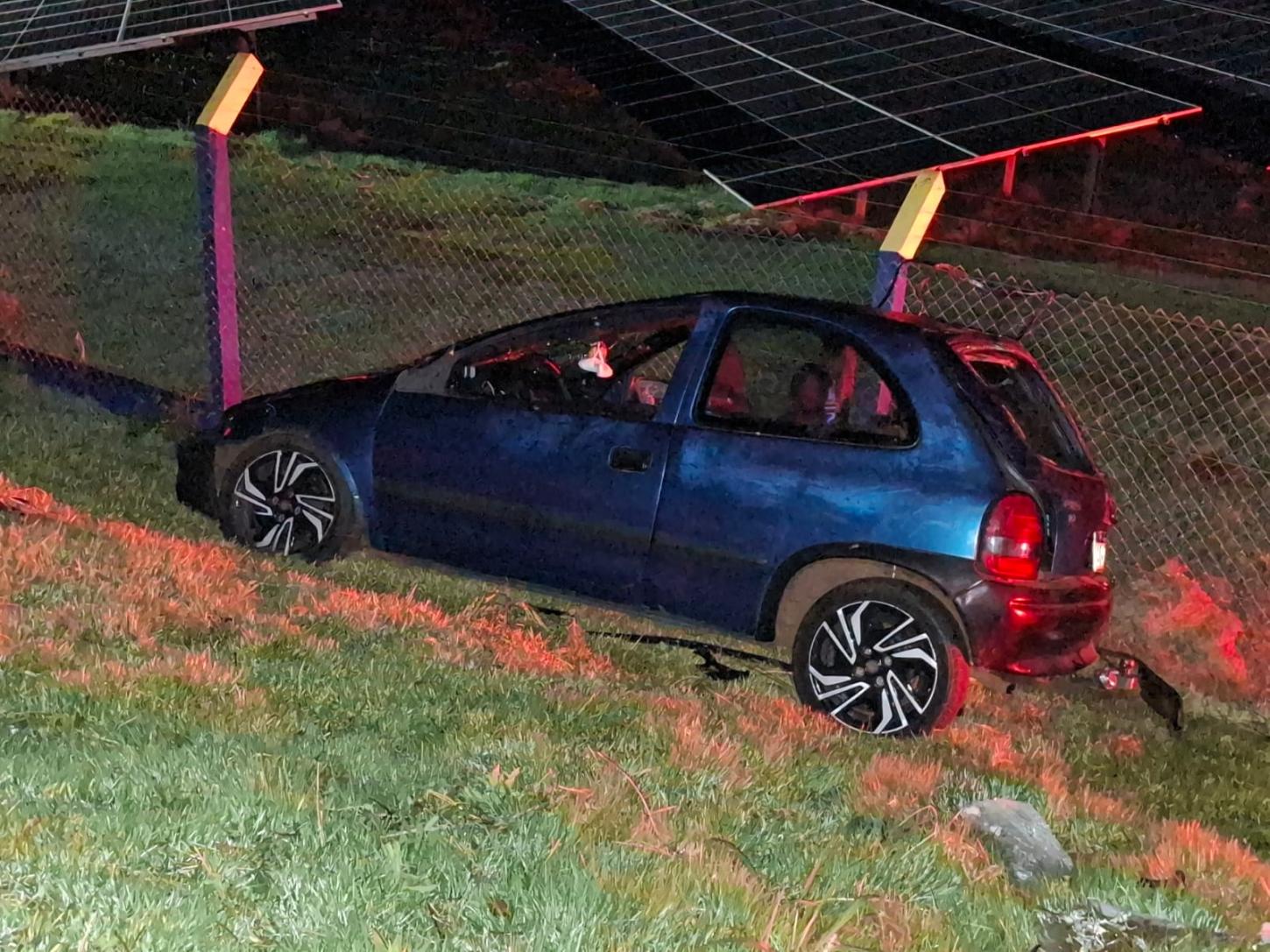 Carro com placas de Toledo se envolve em acidente na PR-180, em Cafelândia; motorista é detido por embriaguez