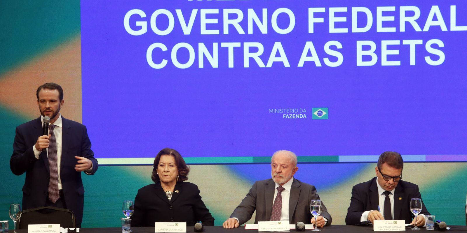 Bets que continuarem no ar após prazo serão bloqueadas, diz Durigan