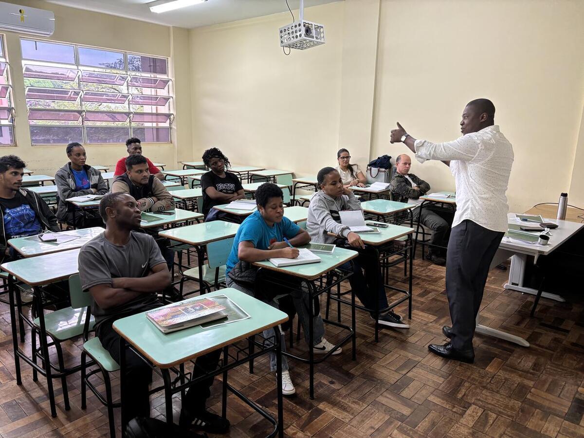 Cursos de português e crioulo haitiano iniciam novas turmas em Toledo