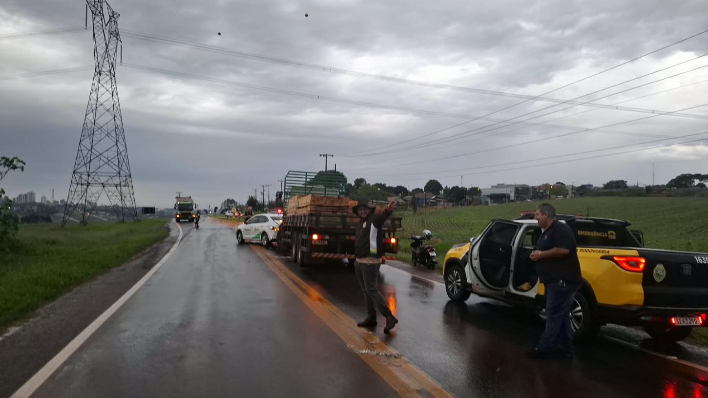 Acidente na pr-585, em Toledo, deixa motociclista ferida após colisão envolvendo três veículos
