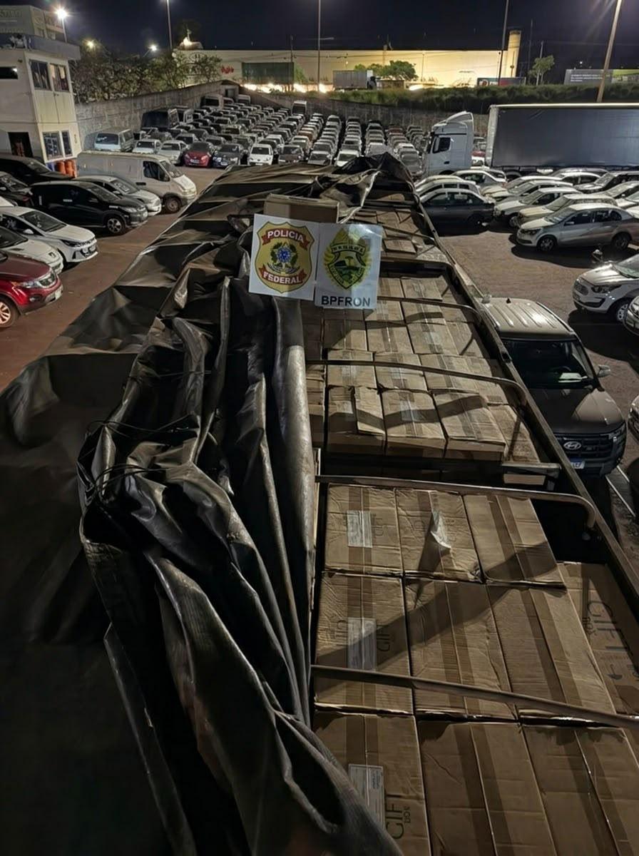 BPFRON e Polícia Federal apreendem 35 mil pacotes de cigarros contrabandeados em Toledo