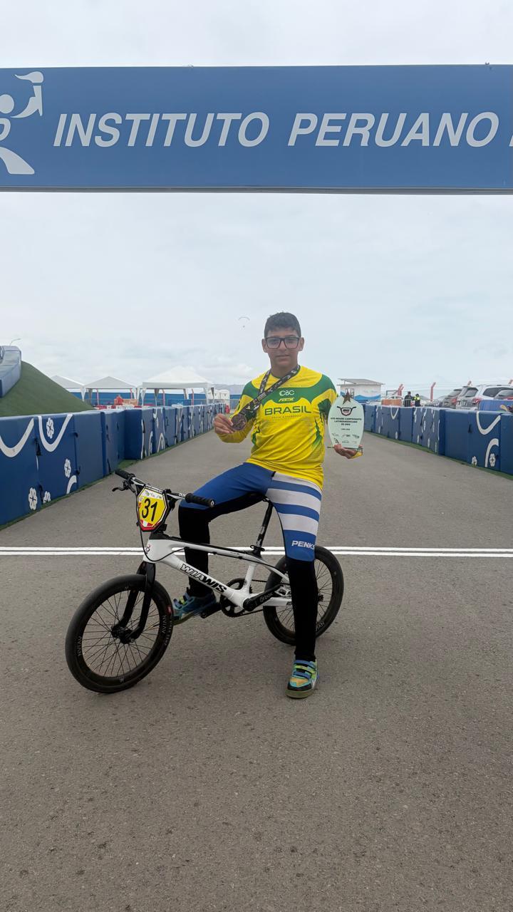 HEITOR ISAQUE CONQUISTA QUATRO TÍTULOS INTERNACIONAIS E COLOCA TOLEDO NO TOPO DO BMX DAS AMÉRICAS