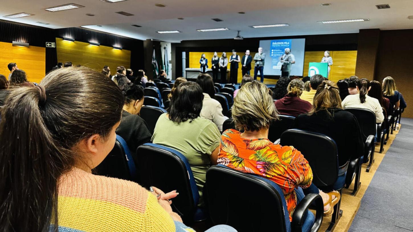 Seminário debate políticas públicas para a primeira infância em Toledo