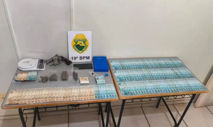  ABORDAGEM APÓS PEDIDO DE SOCORRO REVELA TRÁFICO DE DROGAS, DINHEIRO E ARMA